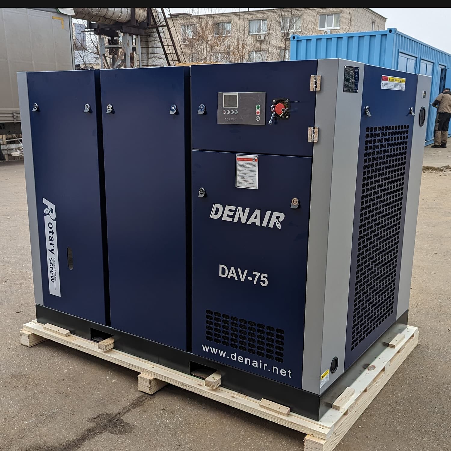 Первая поставка Винтового компрессора Denair